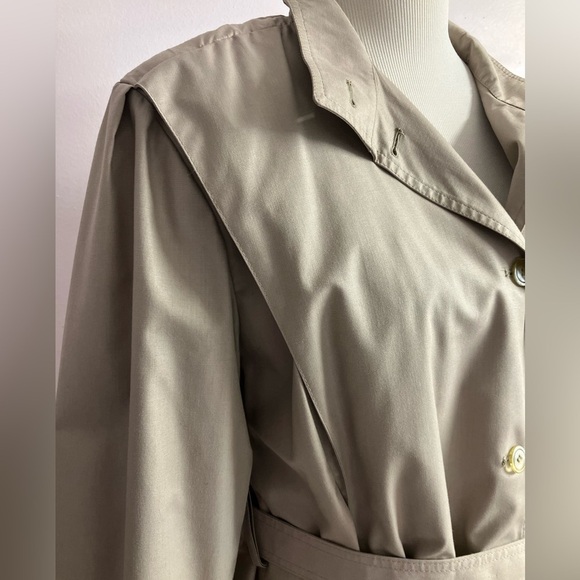 London Fog “Thinsulate” Women’s Trench Coat, 14 P, Khaki, Removable Liner - Picture 7 of 13
